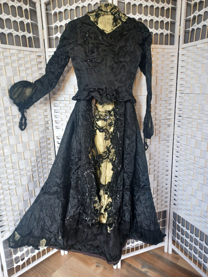 Restaurer une ancienne robe d&rsquo;époque